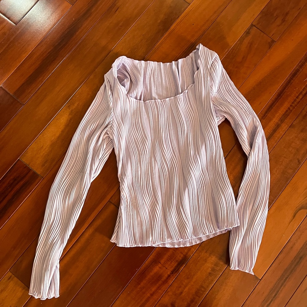 Orchid, long sleeve, scoop neck top.